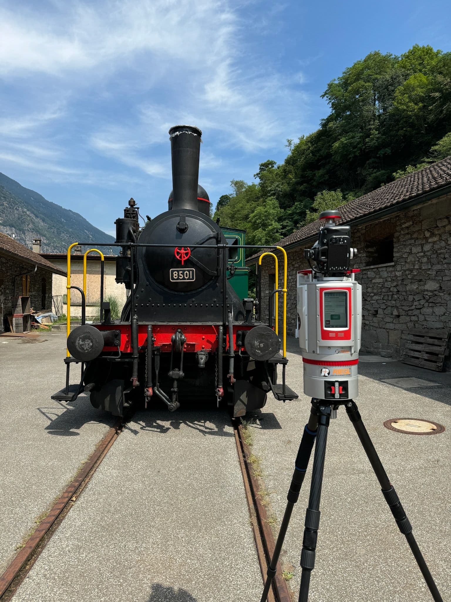 VDE ist offizieller Rahmenvertragspartner der SBB für Gebäudevermessung in der Schweiz. Von historischen Lokdepots bis zum Grossbahnhof – wir liefern präzise 3D-Modelle und Bestandsgrundlagen.