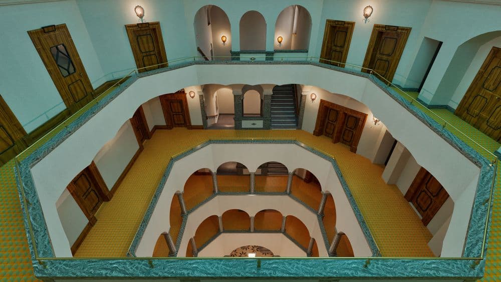 Ein mehrstöckiges Atrium mit Treppenhaus, geschwungenen Balustraden und mehreren Holztüren in einem historischen Gebäude.