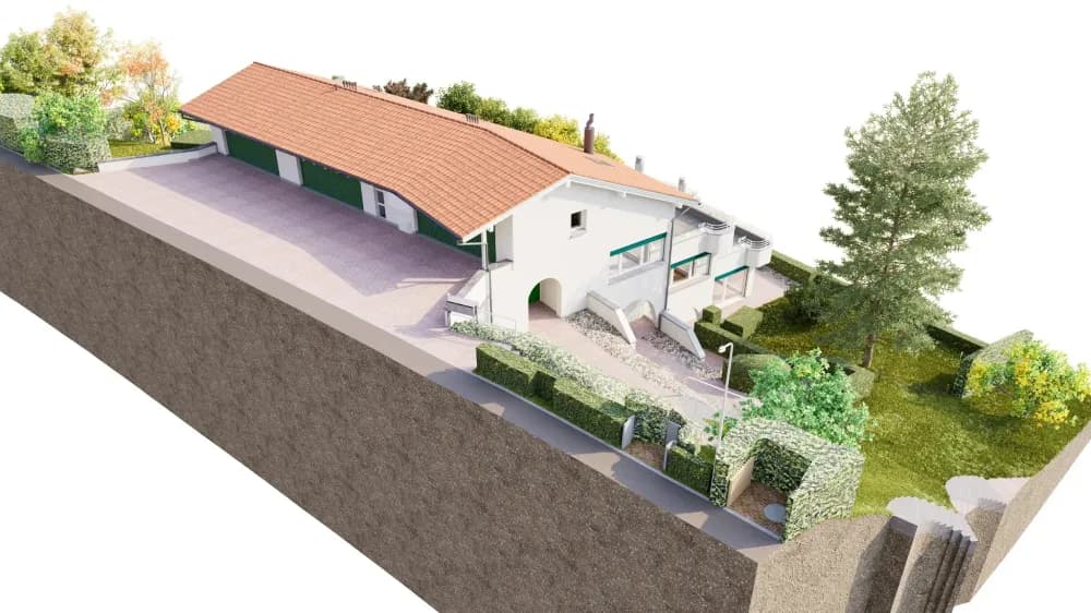 3D-Architekturvisualisierung eines weißen Wohnhauses mit rotem Ziegeldach auf Hanggrundstück, mit Terrasse, Treppen, Garten, Hecken und großer Einfahrt neben Grünflächen und Bäumen.
