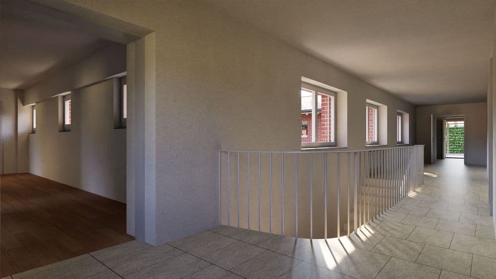 Heller Innenflur eines modernen Gebäudes mit Fenstern, Geländer und Fliesenboden; links Raum mit Holzfußboden, Tageslicht fällt ein, Blick zum Ausgang ins Grüne.