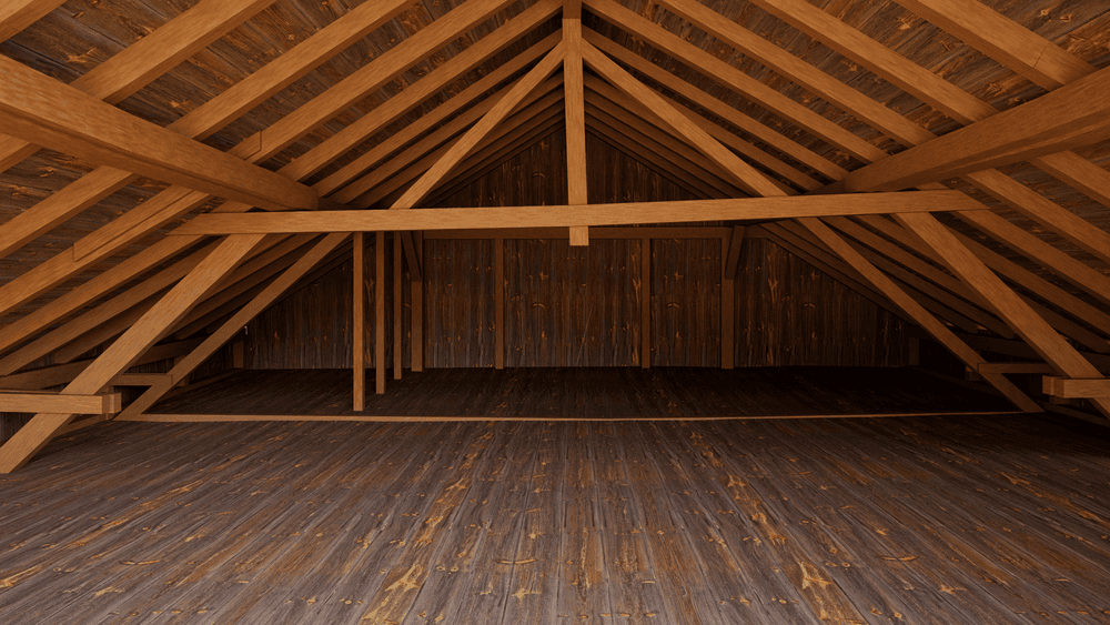 Holzdachstuhl im Dachboden mit sichtbaren Sparren und Querbalken, dunkle Holzwände und Dielenboden – leerer, symmetrischer Innenraum unter dem Satteldach.