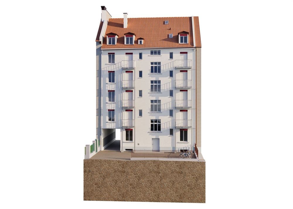 Altbau mit fünf Etagen, modernisiertem Innenhof und rotem Ziegeldach in urbaner Umgebung.