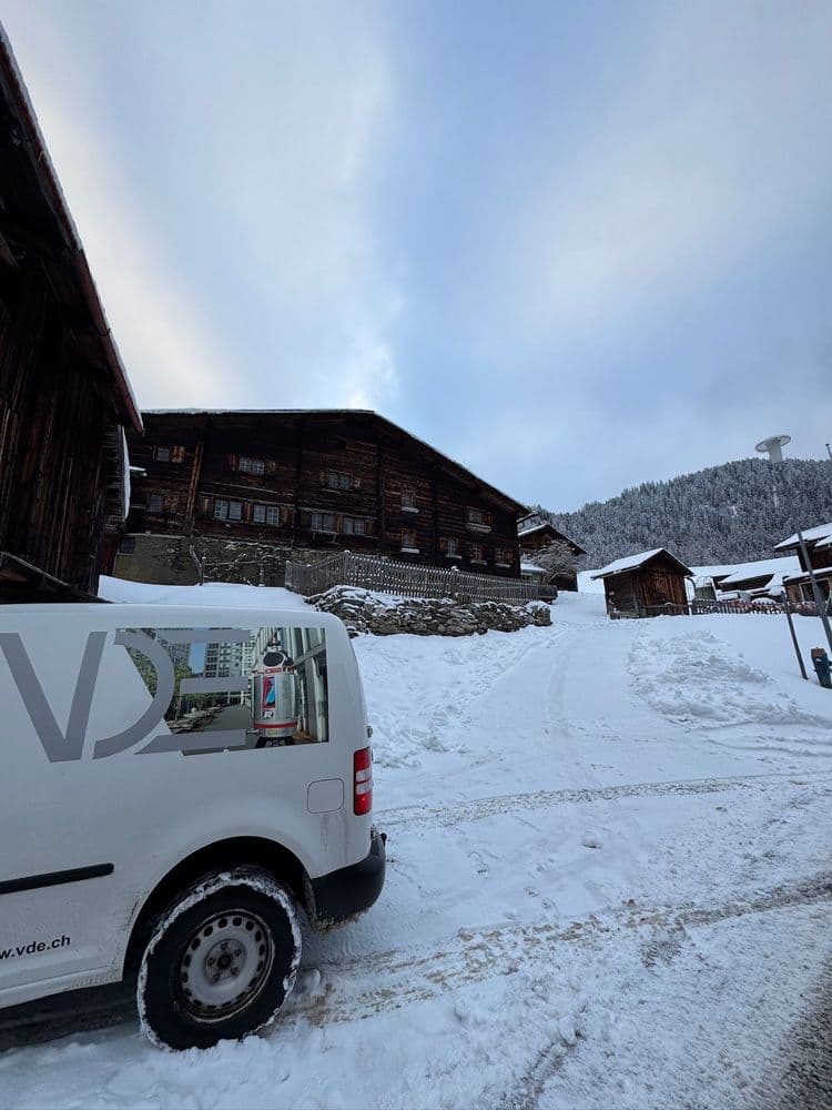 3D-Bestandesmodell eines historischen Bündner Holzhauses mit Natursteinsockel in Graubünden, modelliert in Vectorworks auf Basis präziser Gebäudeaufnahme.