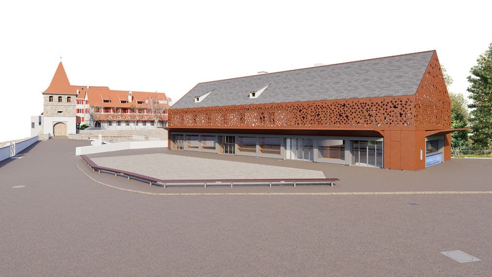 3D-Visualisierung eines modernen Gebäudes mit perforierter Roststahl-Fassade und Satteldach neben historischer Burganlage, Blick über einen großen Platz mit Rampe und Geländer.