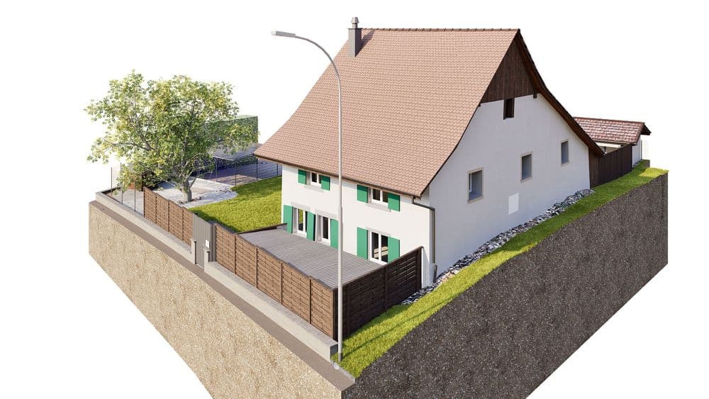 3D-Visualisierung eines Einfamilienhauses mit Satteldach, Garten, Terrasse, Zaun und Zufahrt auf Hanggrundstück, mit Baum und Straßenlaterne – Architektur-Rendering aus schräger Vogelperspektive.